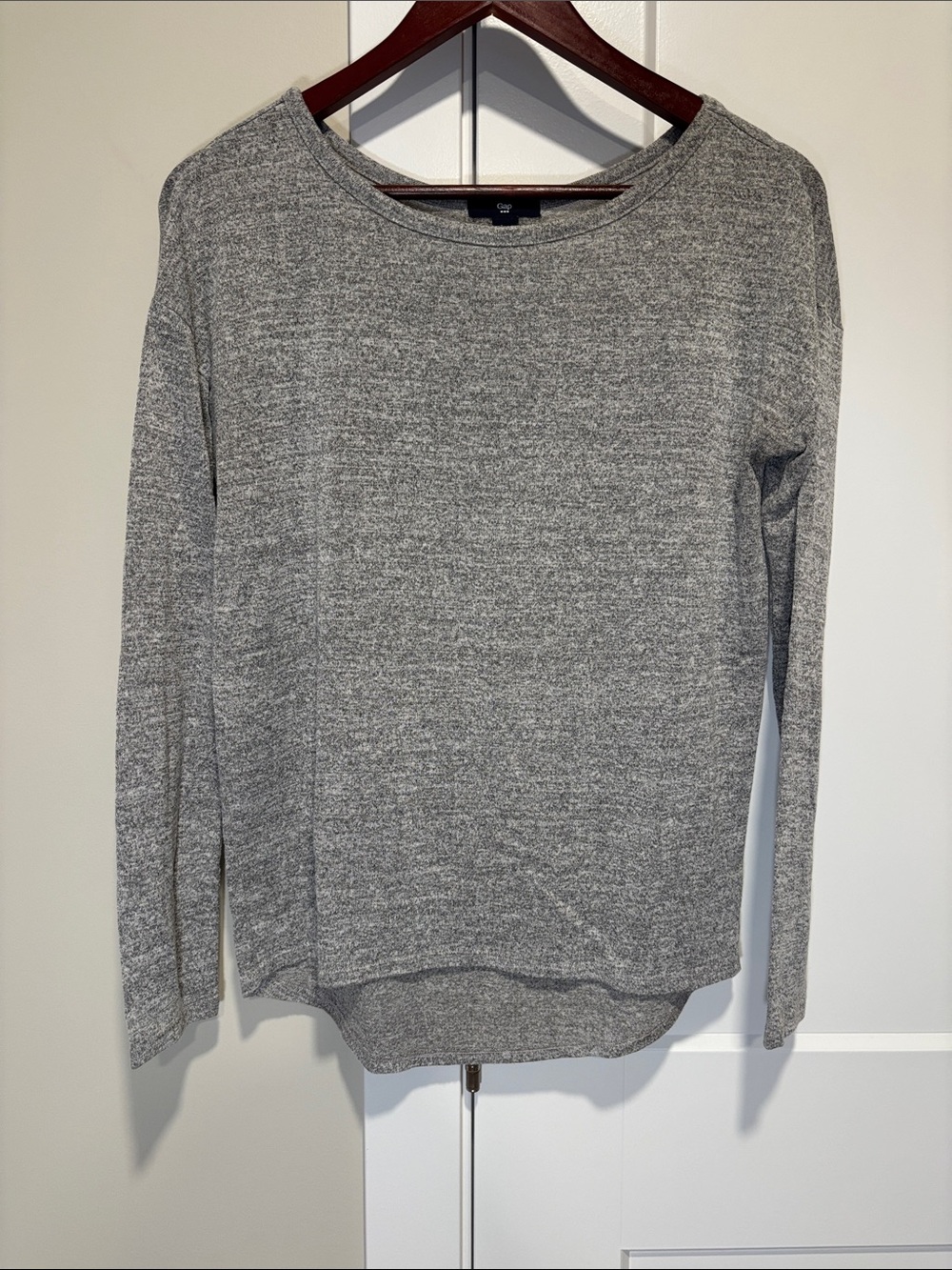 GAP Women’s Heather Gray Long-Sleeve Crewneck Top Size Extra Small